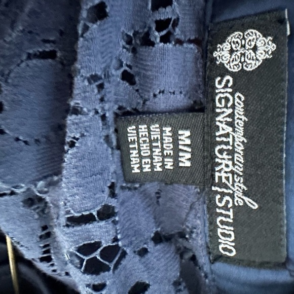 Signature Studio Navy Lace Top - Picture 5 of 5